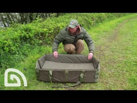 Team Trakker's Darrell Peck investigates all the features on the Sanctuary Crib Unhooking Cradle.