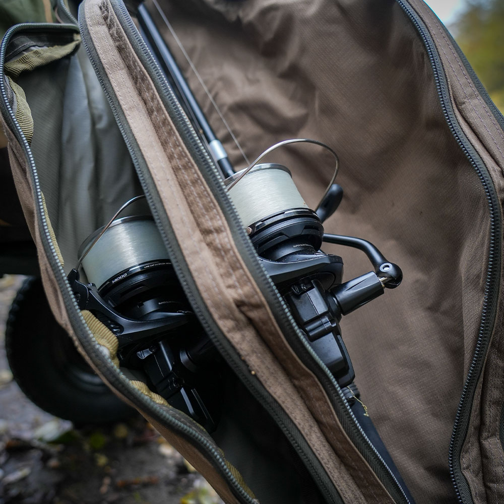 Korda Compac 3 Rod Divide Fishing Holdall In Use 3