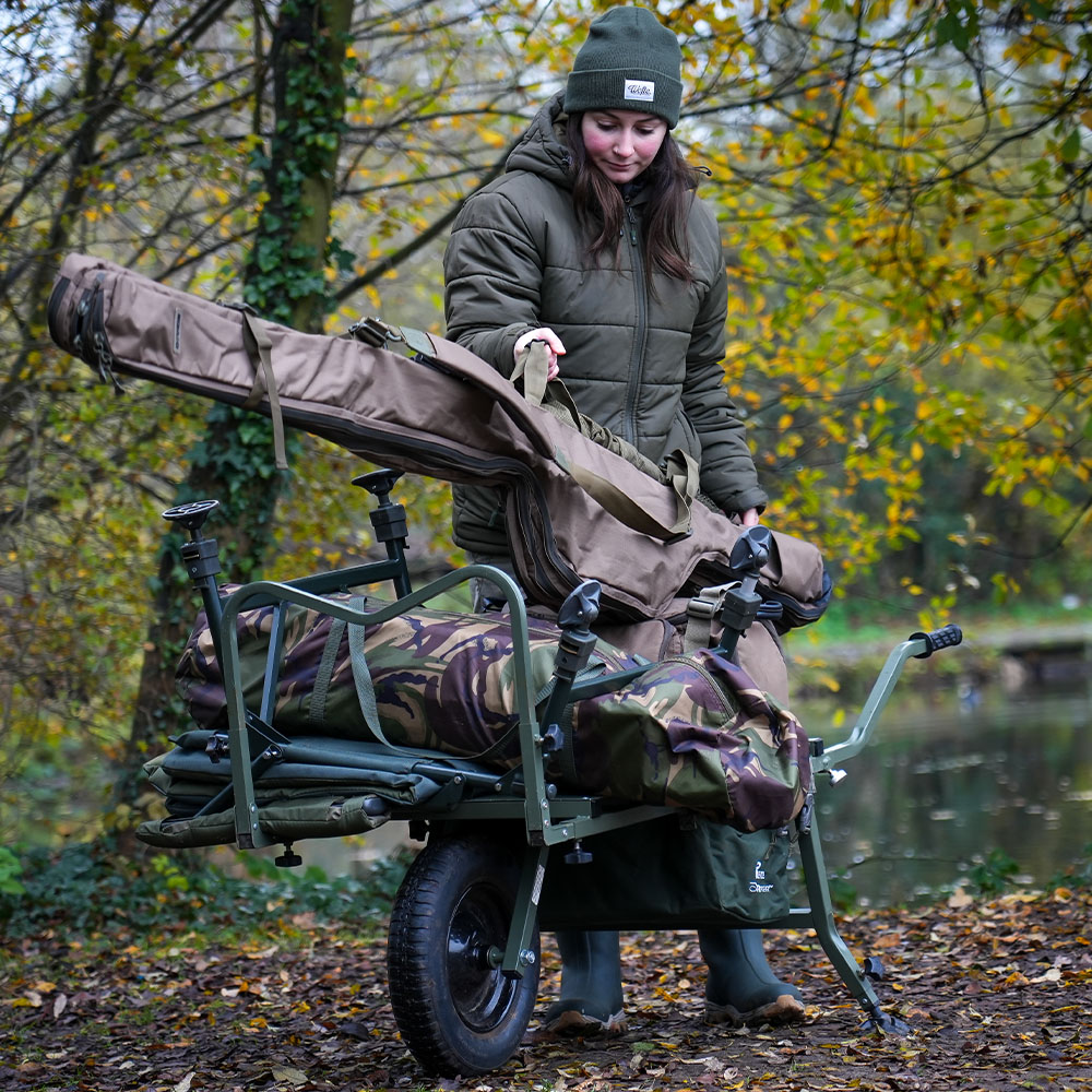 Korda Compac 3 Rod Divide Fishing Holdall In Use 8