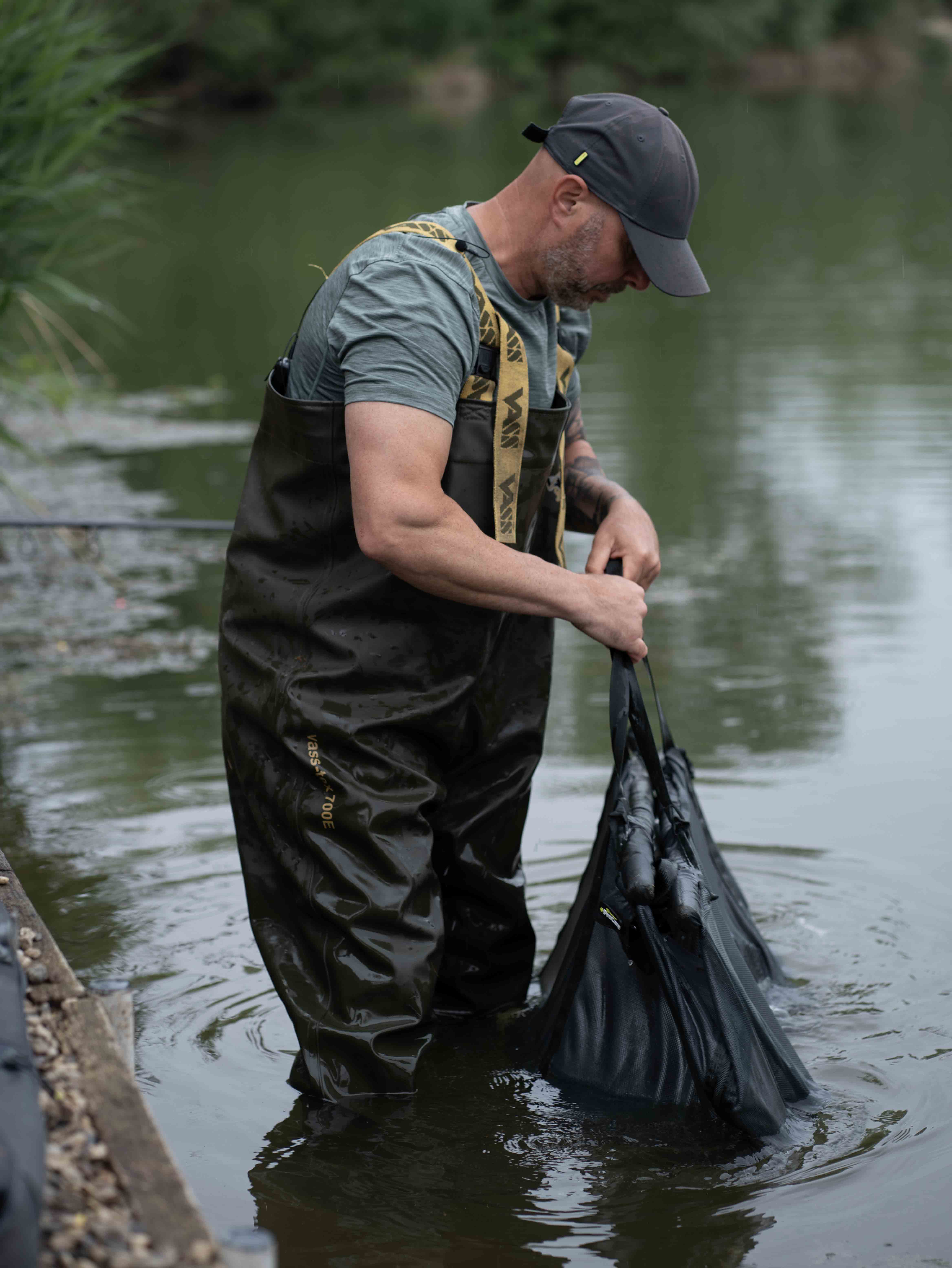 RidgeMonkey ProCare Retainer Sling In Use 1