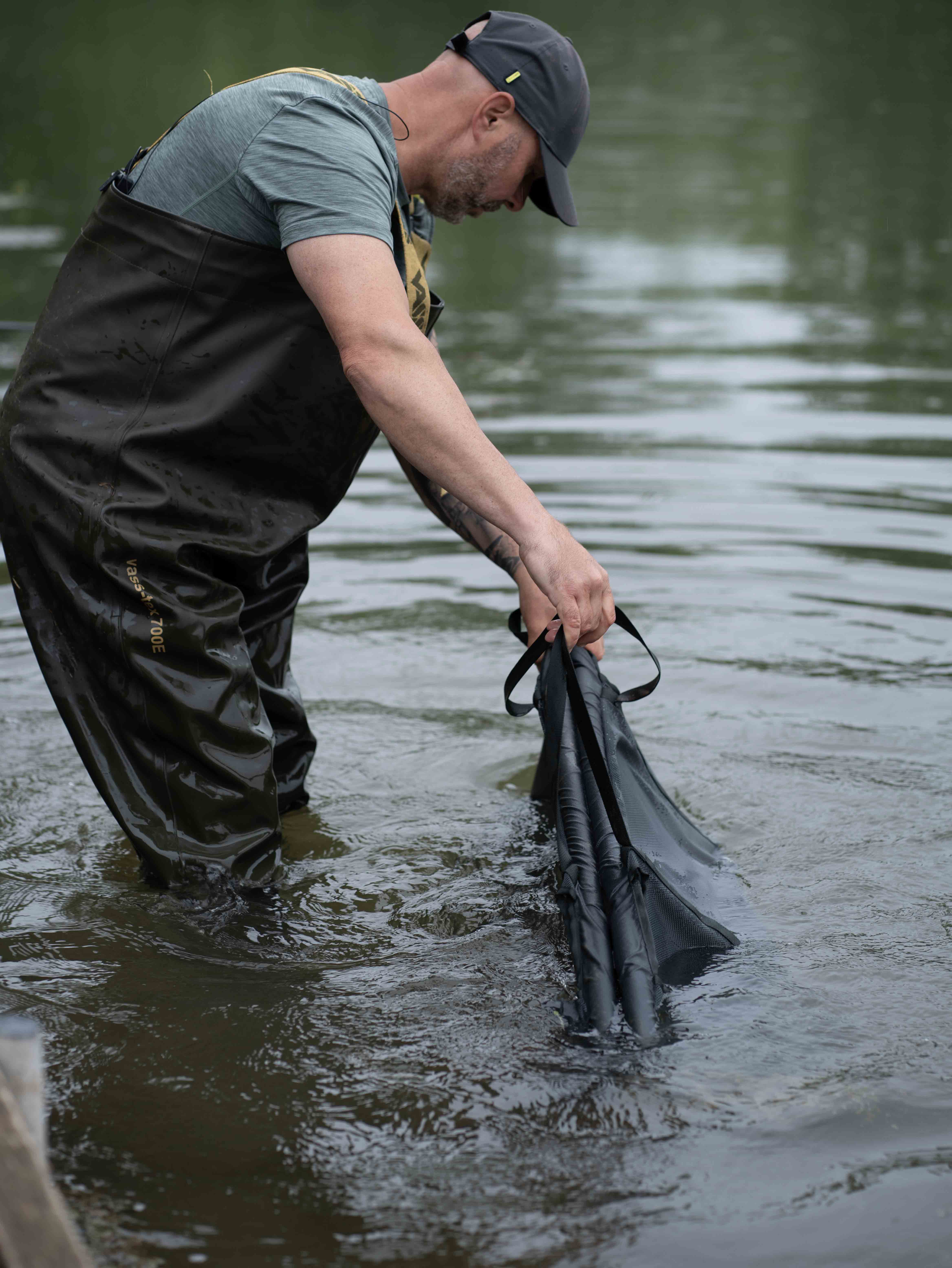 RidgeMonkey ProCare Retainer Sling In Use 2