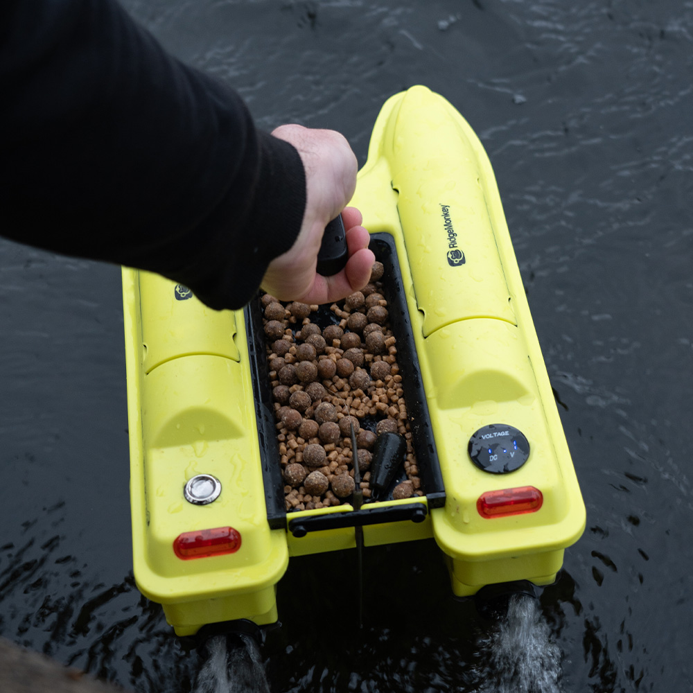 RidgeMonkey Hunter 750 Bait Boat - Hi-Viz & Echo Edition In Use 4