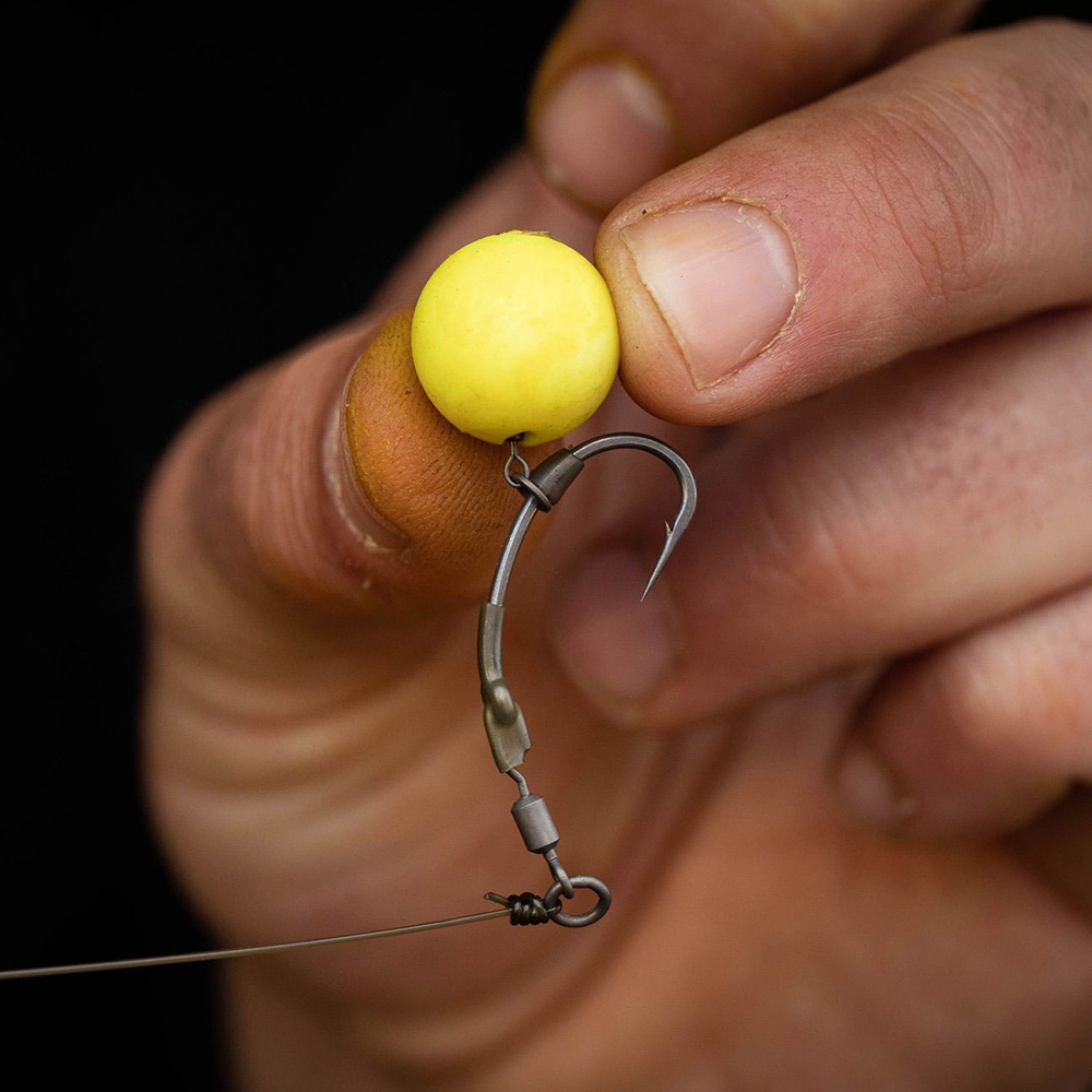 Korda High Grip Medium Fishing Hook Beads In Use 3