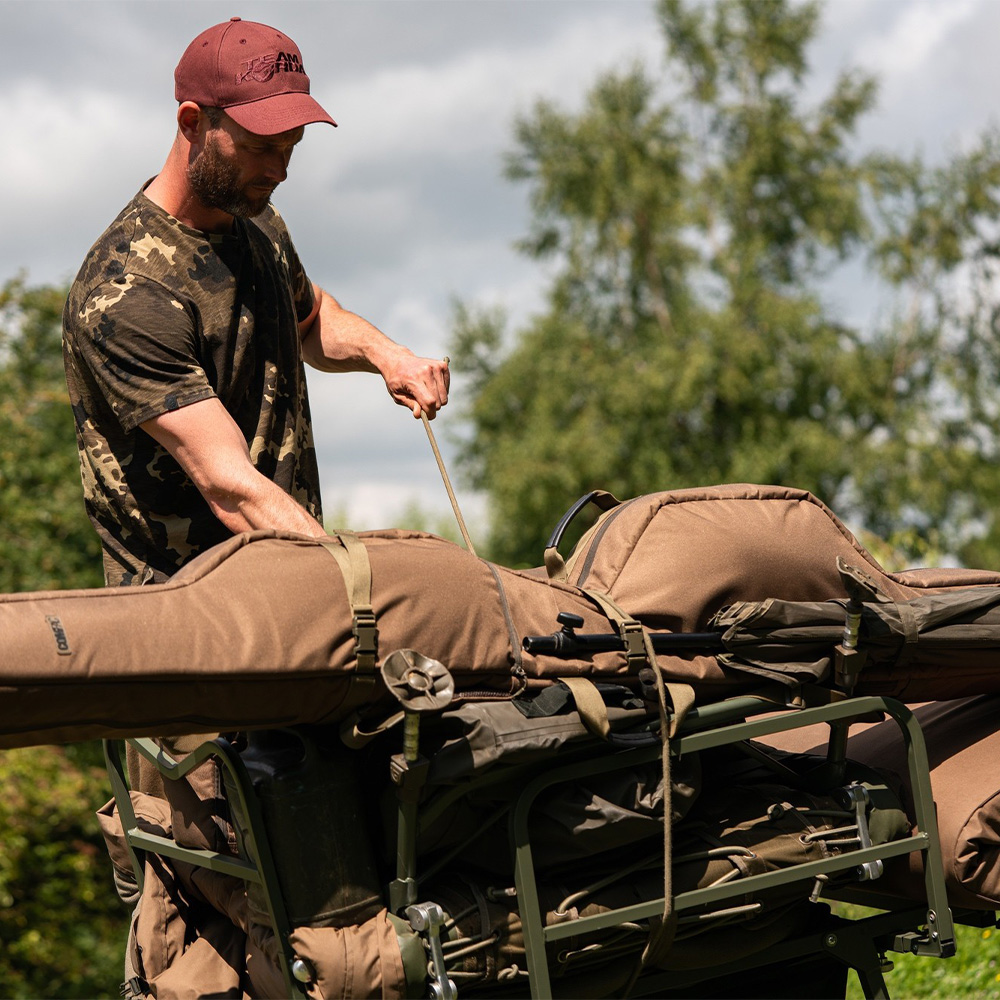 Korda Compac Fishing Holdall 12ft 5 Rod In Use 7