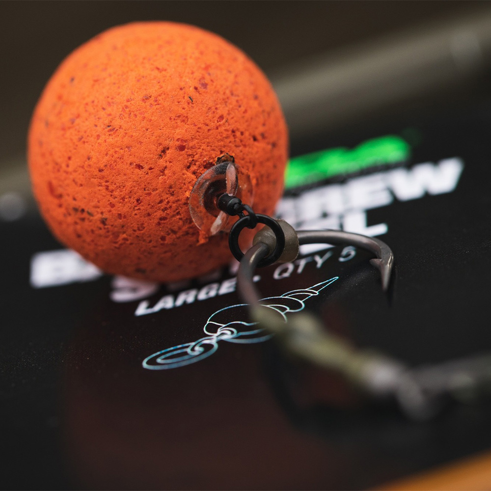 Korda Bait Screw Fishing Swivel In Use 1