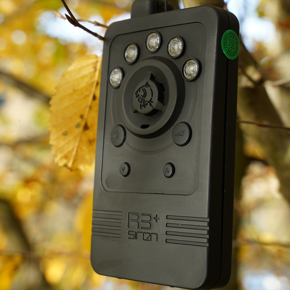 Nash Siren R3+ 2-Rod Fishing Bite Alarm Presentation Set In Use 8