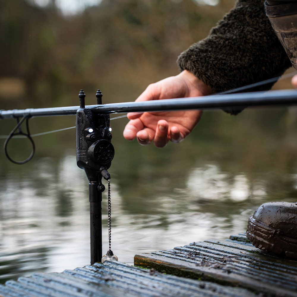 Nash Siren R4 4-Rod Fishing Bite Alarm Presentation Set In Use 2