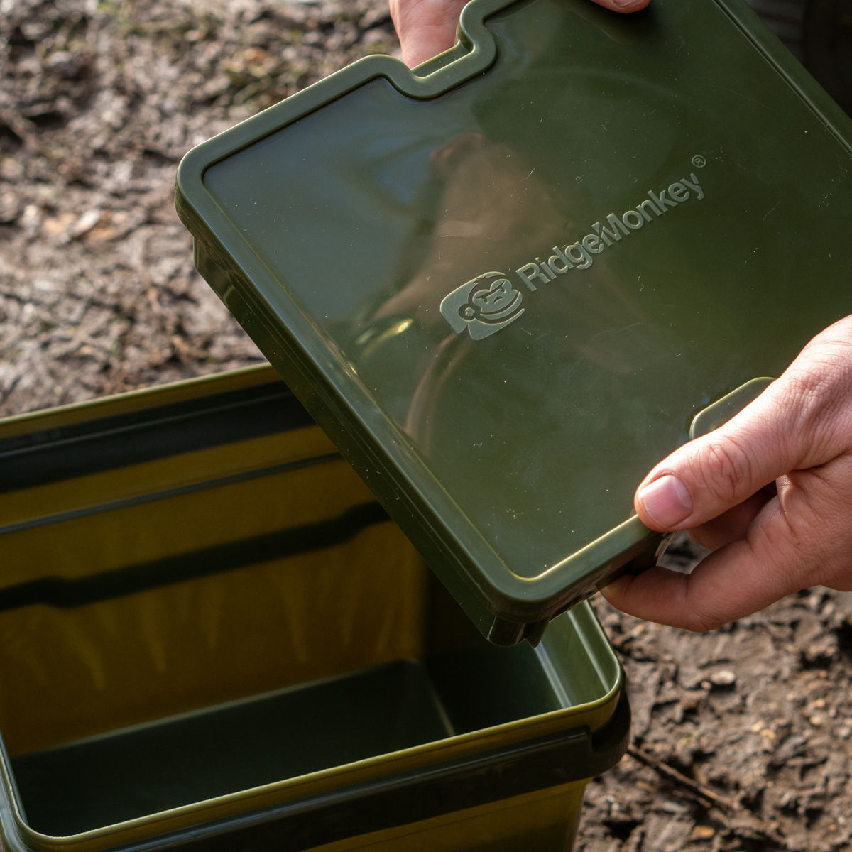 RidgeMonkey Compact Bucket System 7.5L In Use 7